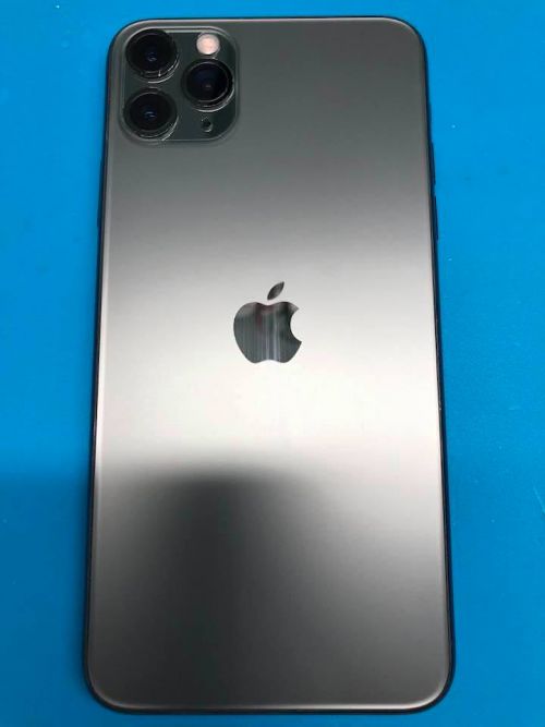 Dünya Rekoru Guinness Kitabı Hula hoop dudaklar  iPhone 11 Pro Max Arka Cam (Pil Kapağı) Değişimi Fiyatı 550 TL - Nano Servis